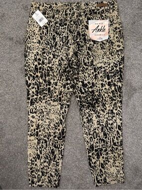 Brand New Royalty Woman's Animal Print jeans size 14 - Black and Tan
